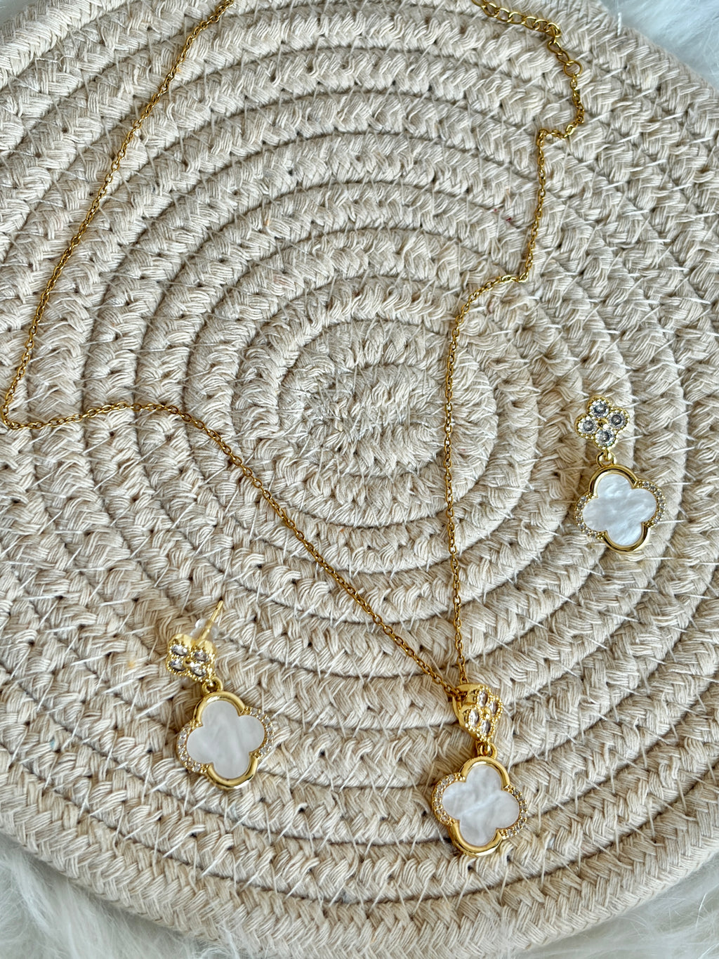 The Clover Radiance Set - White