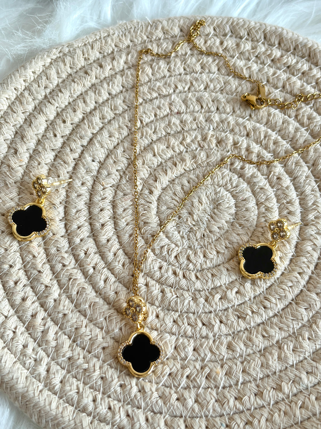 The Clover Radiance Set - Black
