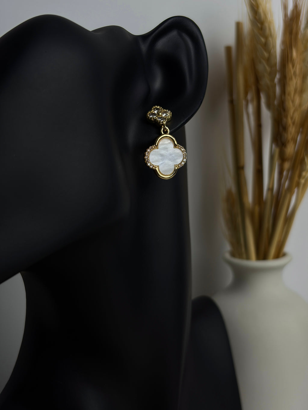 The Clover Radiance Set - White