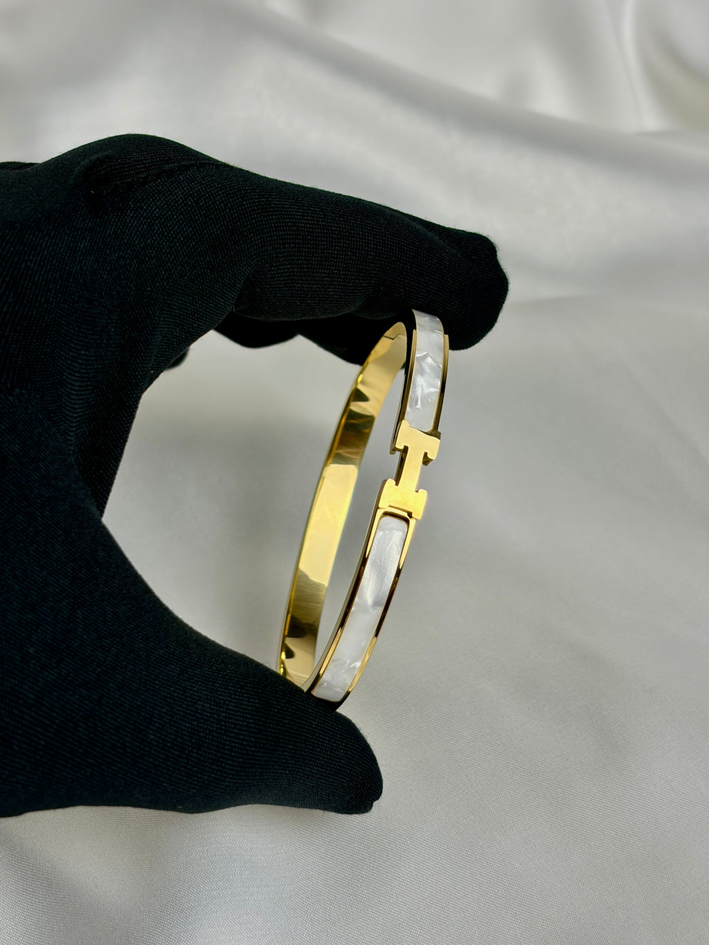 The Opaline H Bracelet - Gold