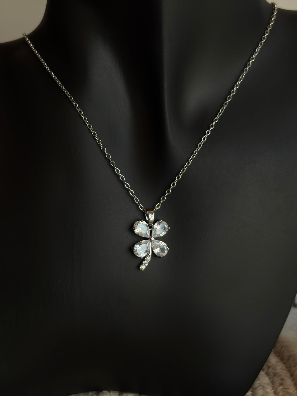 The Verdant Grace Necklace