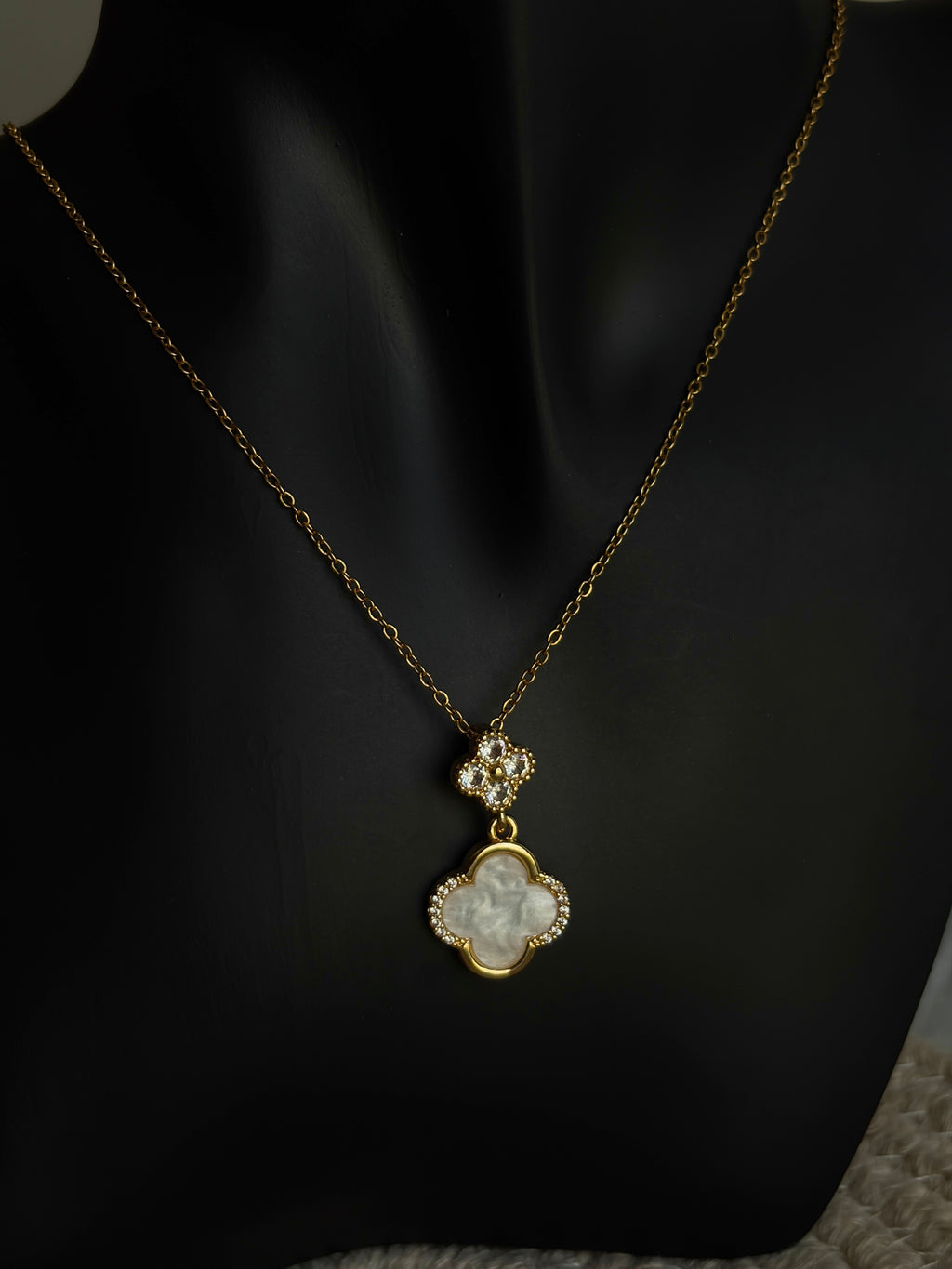 The Clover Radiance Set - White